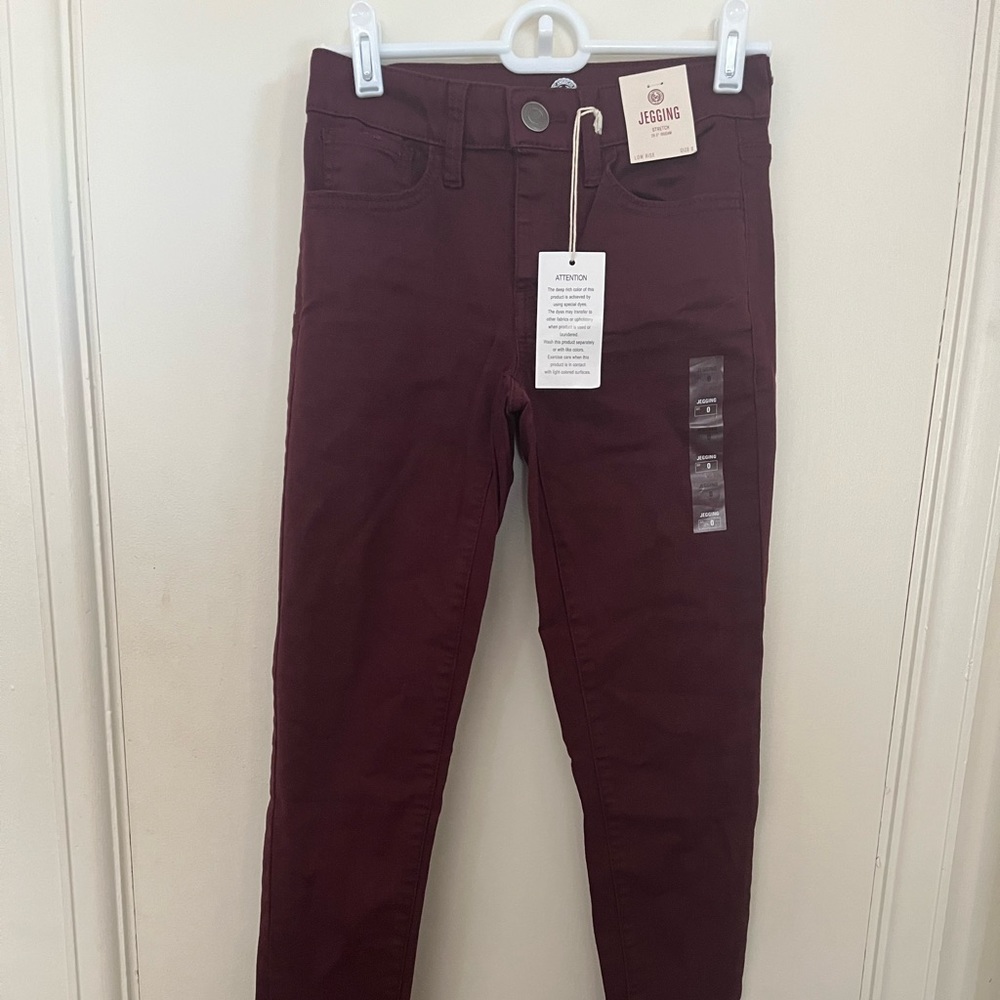 NWT maroon skinny jeans size 0. low rise. 20.5” inseam